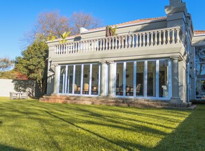 A building with a covered patio area, columns, and a clear sky. - Batter Boys Boutique Hotel (Pretoria)