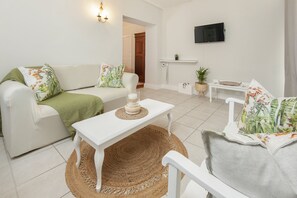 ห้องแฟมิลี่สวีท | บริเวณนั่งเล่น | ทีวีจอแบน 24 นิ้ว พร้อมช่องดาวเทียม, ทีวี