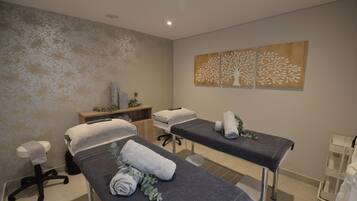 Couples treatment rooms, body treatments, aromatherapy