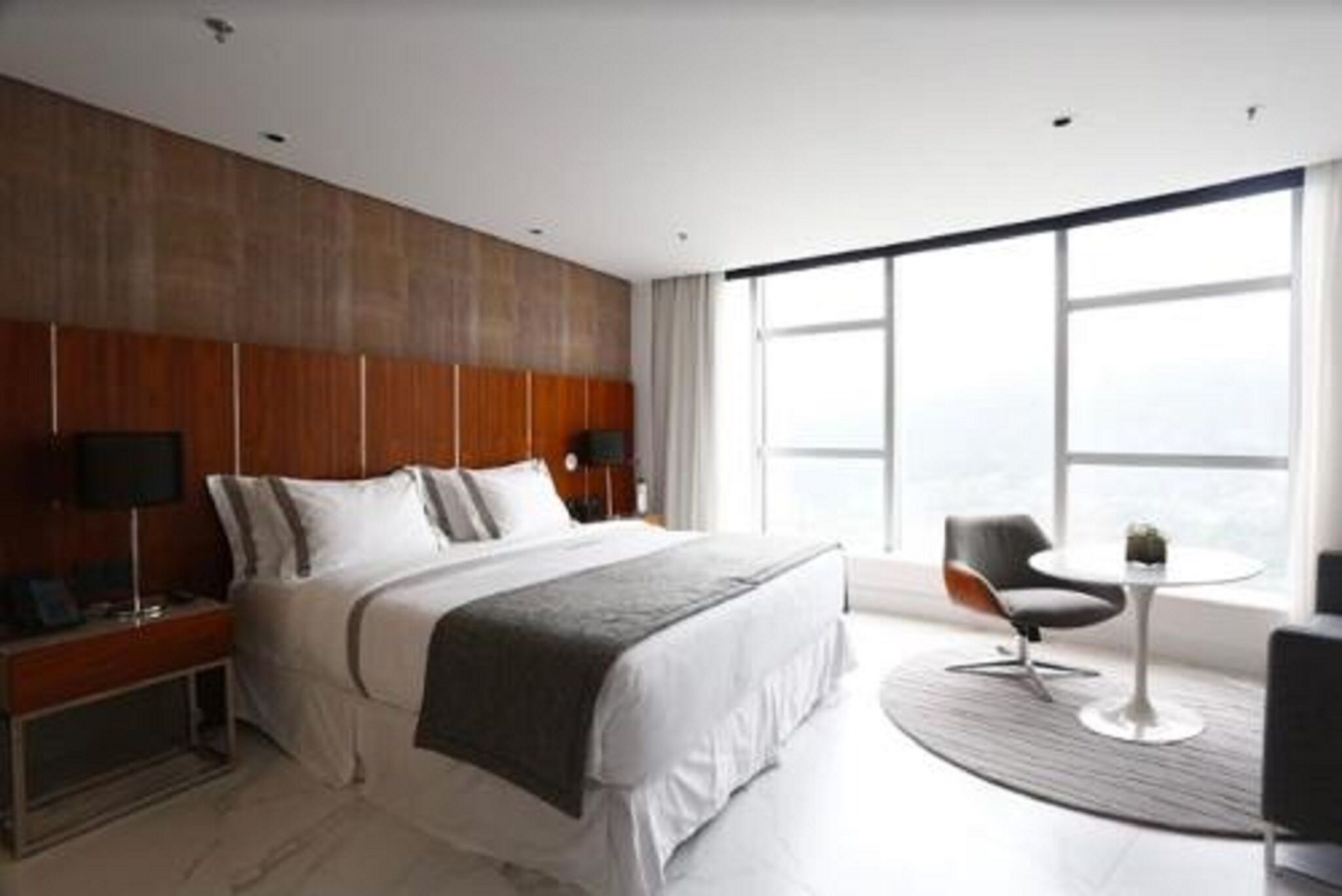 Peralatan tempat tidur premium, tilam berlapik, bar mini 