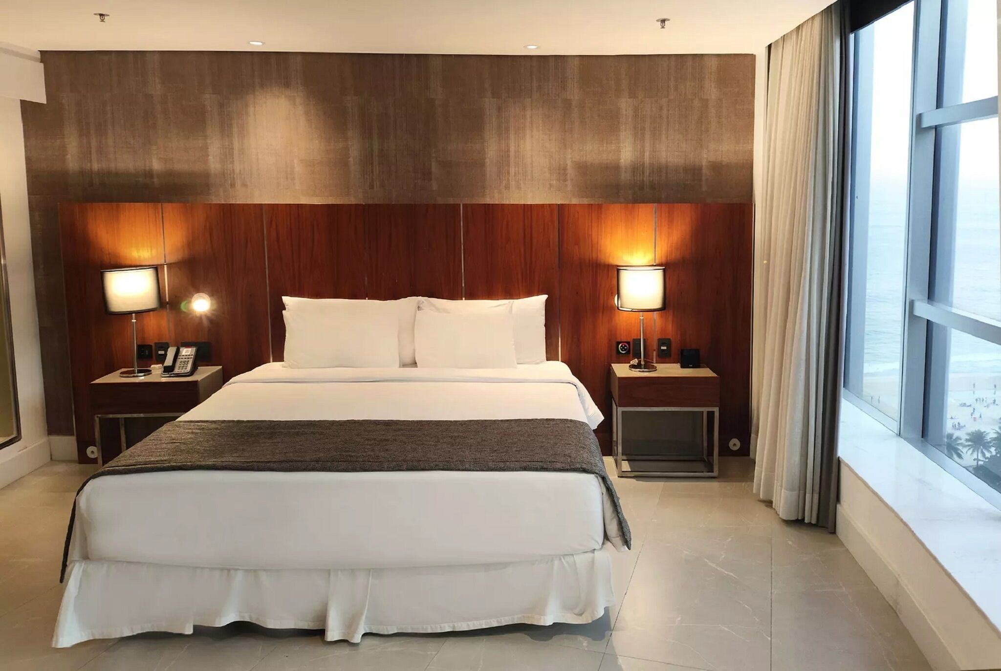 Peralatan tempat tidur premium, tilam berlapik, bar mini 