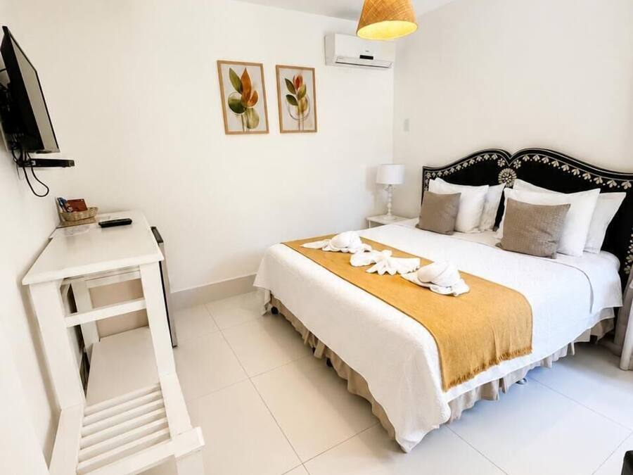 Deluxe Double Room | Minibar, in-room safe, blackout drapes, WiFi (free)