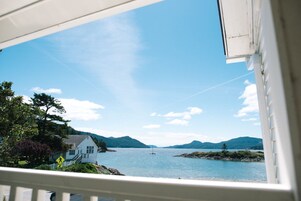 Room, 1 Queen Bed (View) | Balcony view