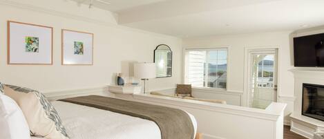 Suite, Bay View (Pet Friendly) | Egyptian cotton sheets, premium bedding, laptop workspace