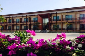 Front of property - Villa Thiwa Hotel (Mukdahan)