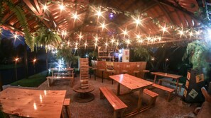 Bar (trong khuôn viên)