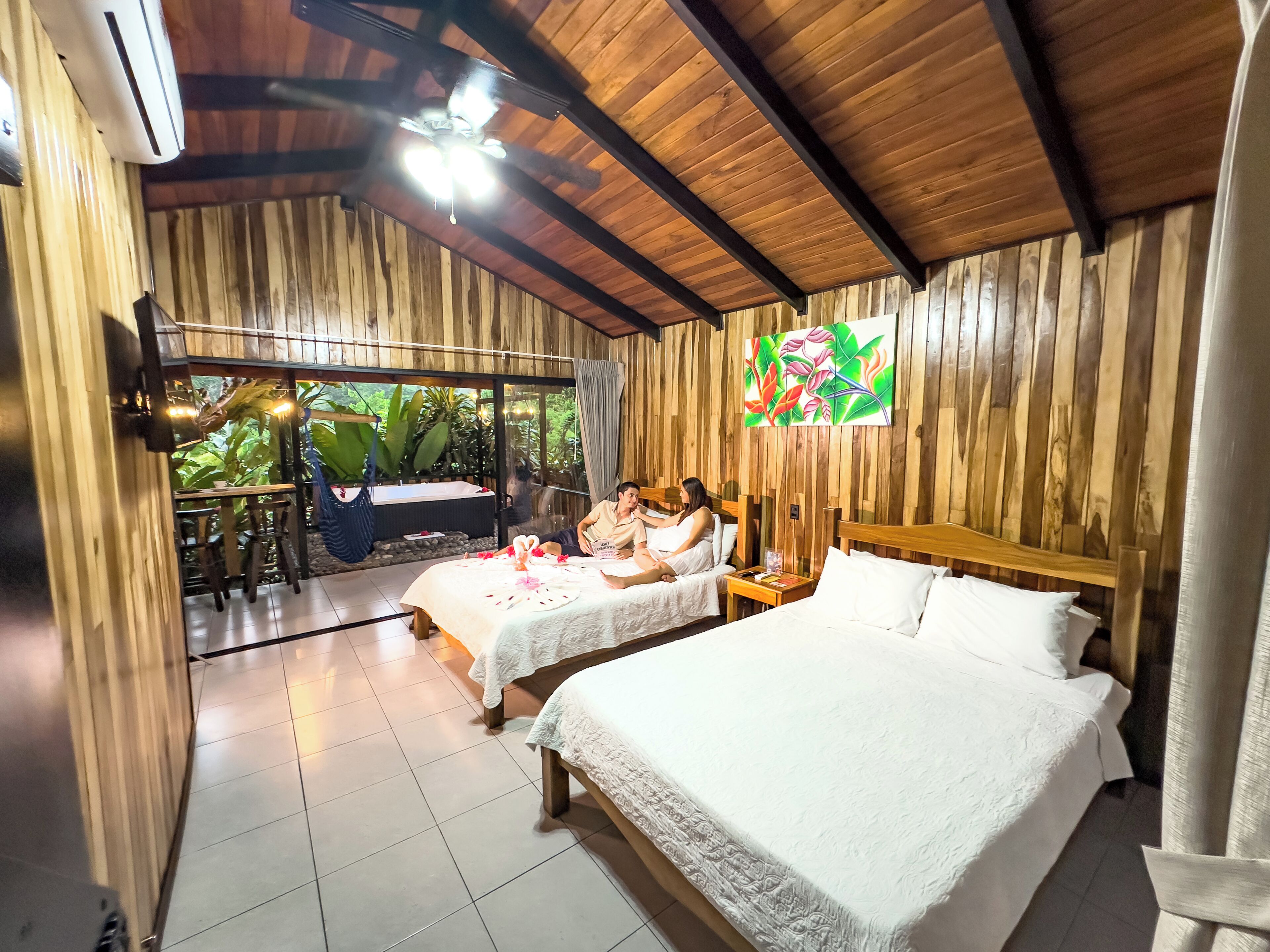 Kabin Deluks | Seprai premium, minibar, brankas, dan tirai kedap cahaya