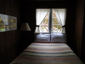 Native American Cottage | Free WiFi, bed sheets - Shakti Cove Cottages (Ocean Park)