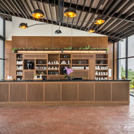 Couples treatment rooms, sauna, hot tub, steam room, body treatments