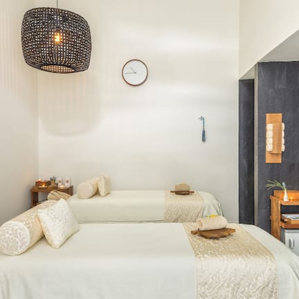 Couples treatment rooms, sauna, hot tub, steam room, body treatments