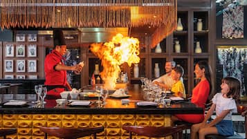 11 restaurants servant le petit déjeuner, le déjeuner et le dîner