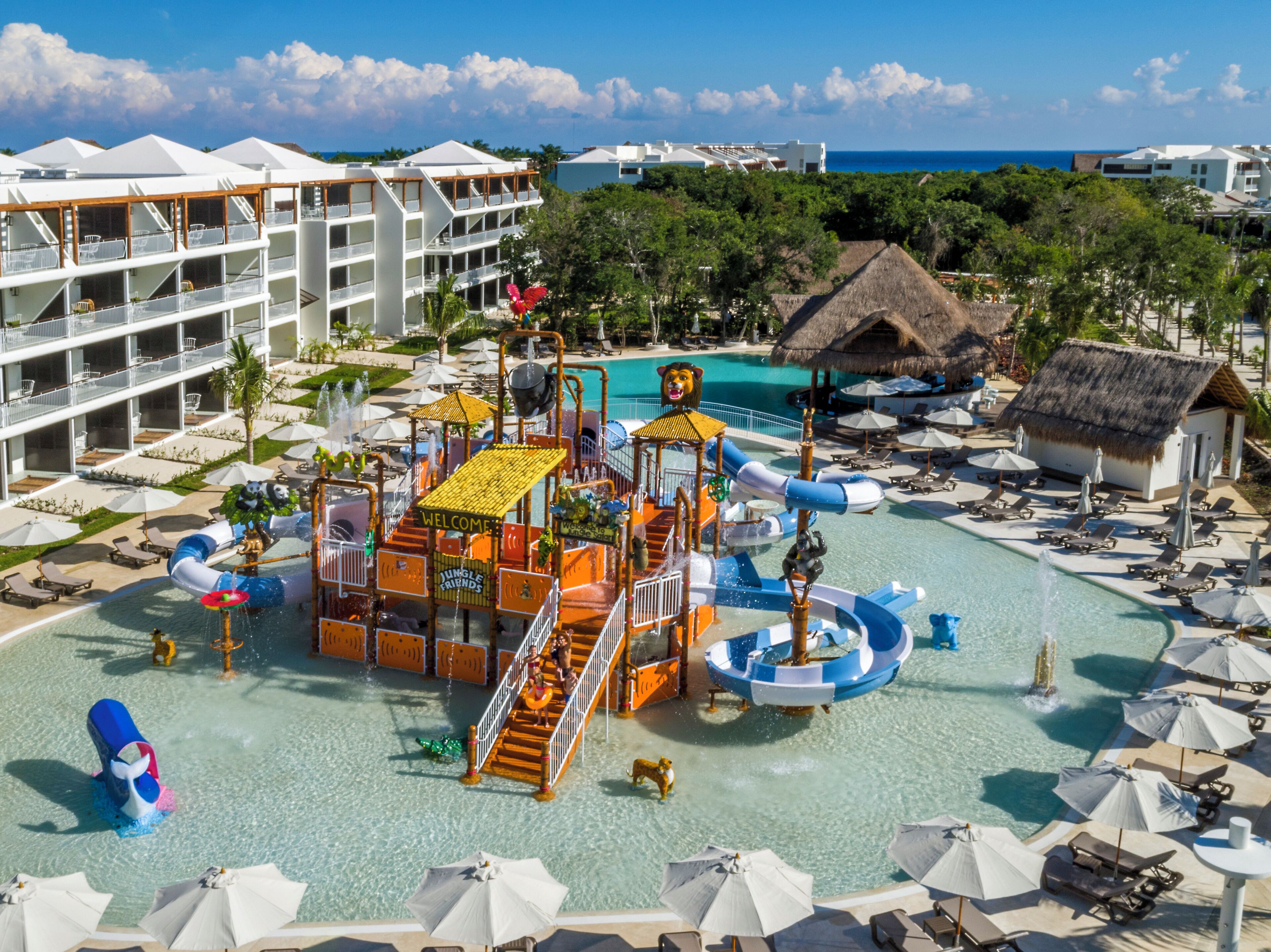 Daisy Junior Suite Pool View | Free minibar, in-room safe, desk, free WiFi