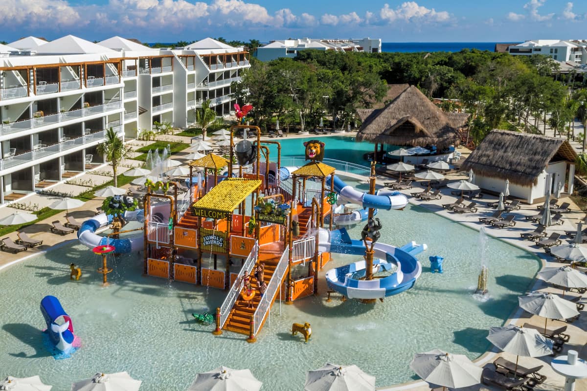 Daisy Junior Suite Pool View | Free minibar, in-room safe, desk, free WiFi