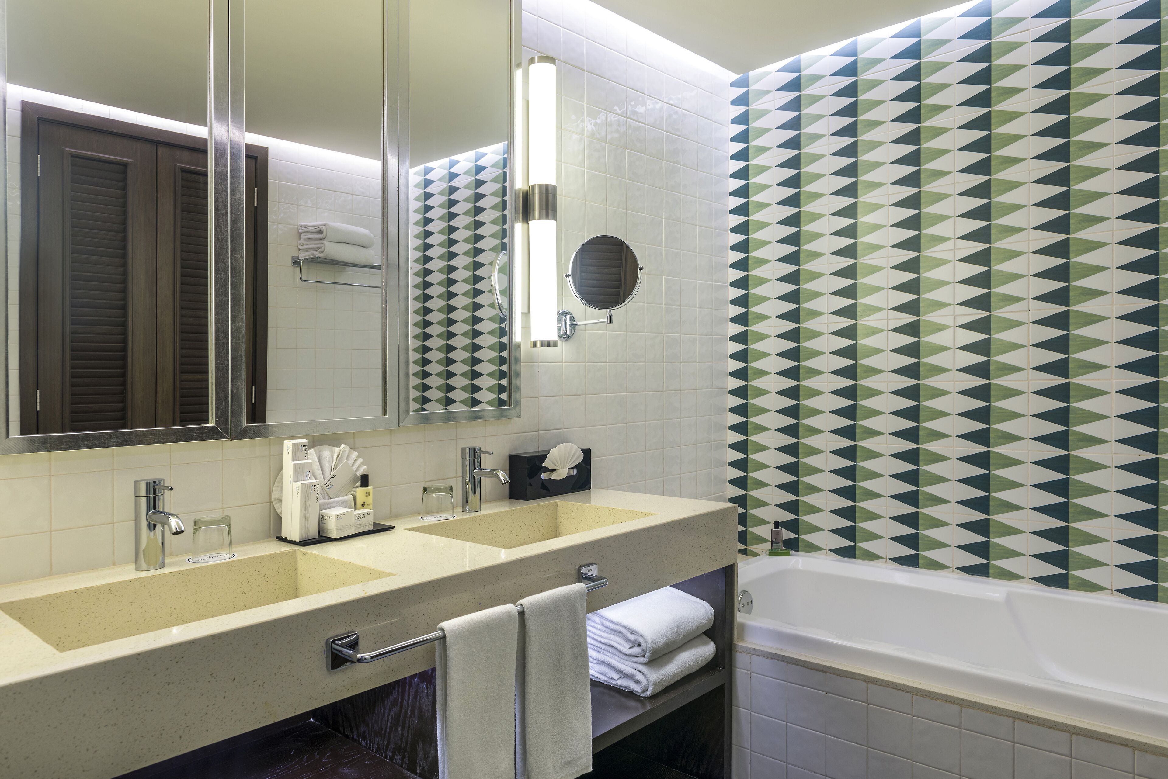 Free minibar, in-room safe, desk, free WiFi