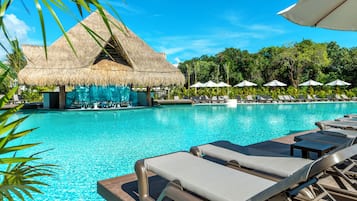 Free minibar, in-room safe, desk, free WiFi