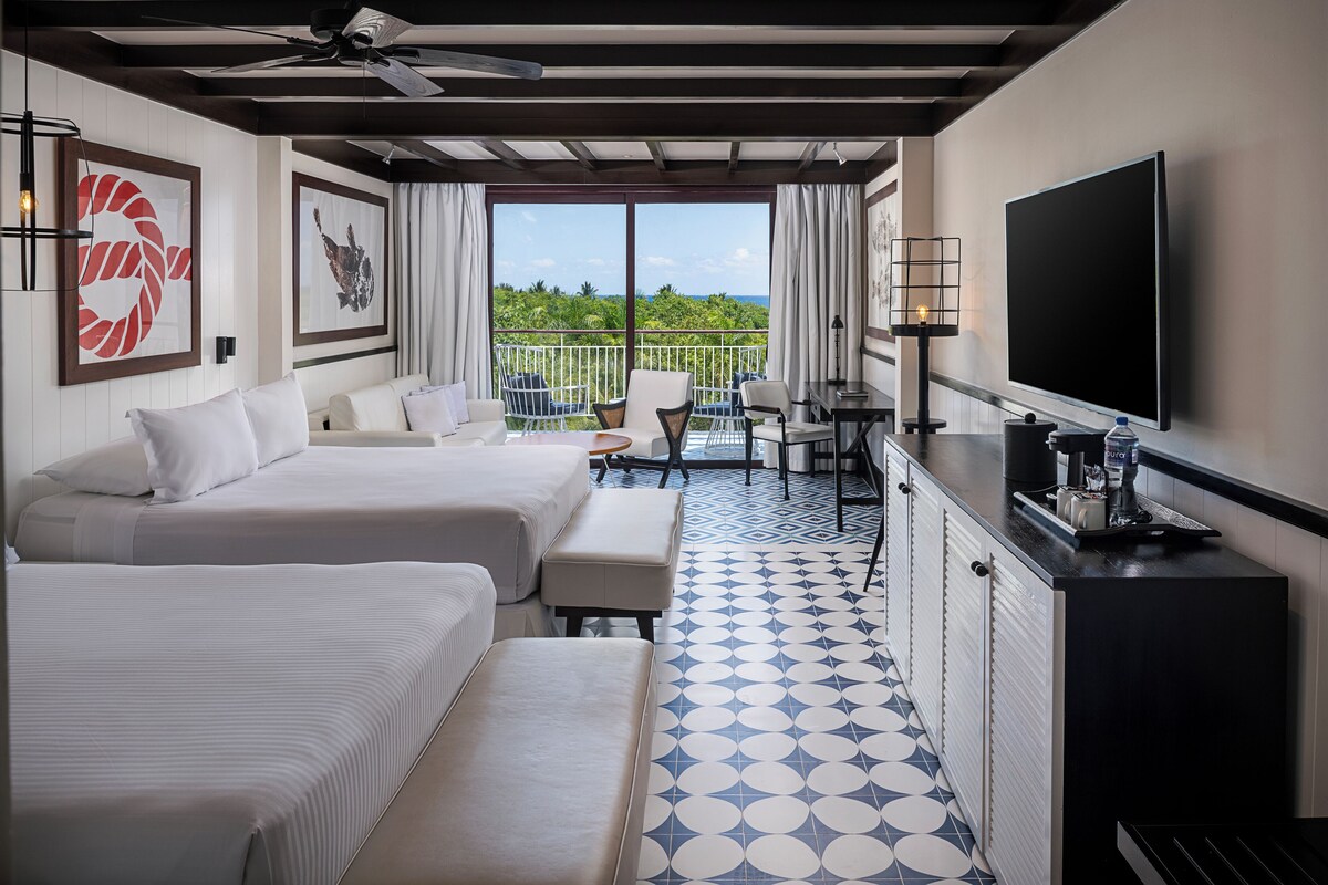 Minibar (free items), in-room safe, WiFi (free), bed sheets