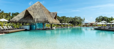 Außenpool, geöffnet von 08:00 Uhr bis 20:00 Uhr, Liegestühle