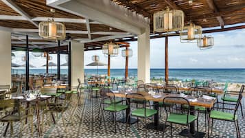 11 restaurants, breakfast, lunch, dinner served; Japanese cuisine