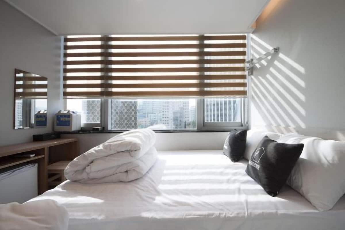 Free WiFi, bed sheets