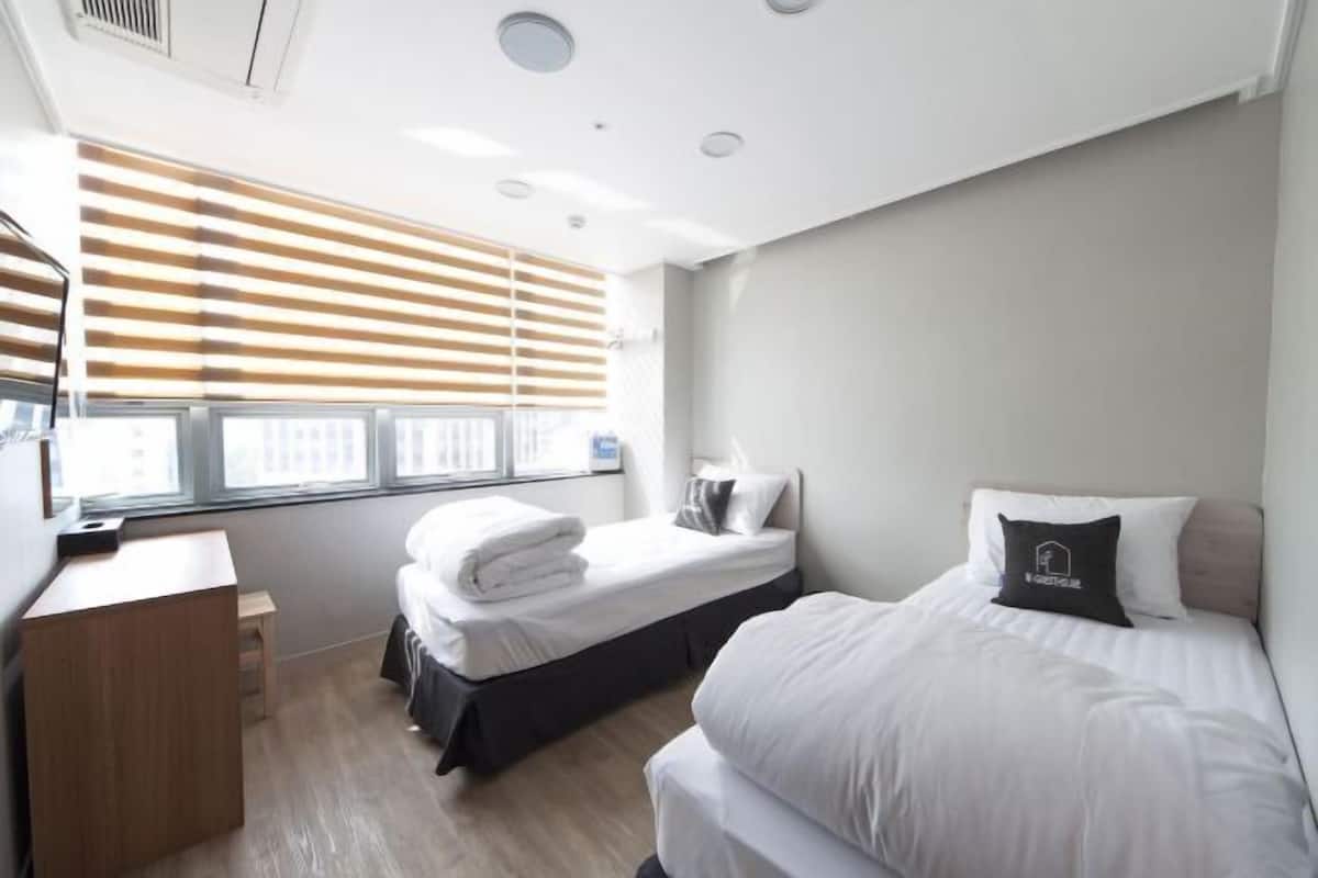 Free WiFi, bed sheets
