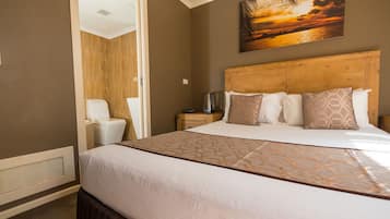 Executive Apartment, 2 Bedrooms | 2 bedrooms, premium bedding, Select Comfort beds, desk