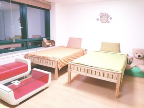 Premium-Vierbettzimmer, 1 Schlafzimmer, Stadtblick, Turm | Kostenloses WLAN