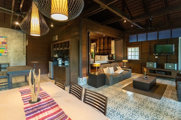 Superior Villa | Escritorio, cortinas blackout, cunas y wifi gratis