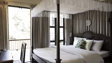 Nai Por Nai Mae (Suite River Front with Balcony) | Desk, free WiFi