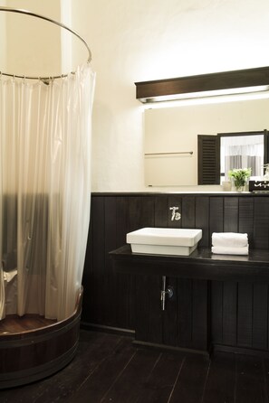 Bathroom - Baan Luang Rajamaitri Historic Inn (Chanthaburi)