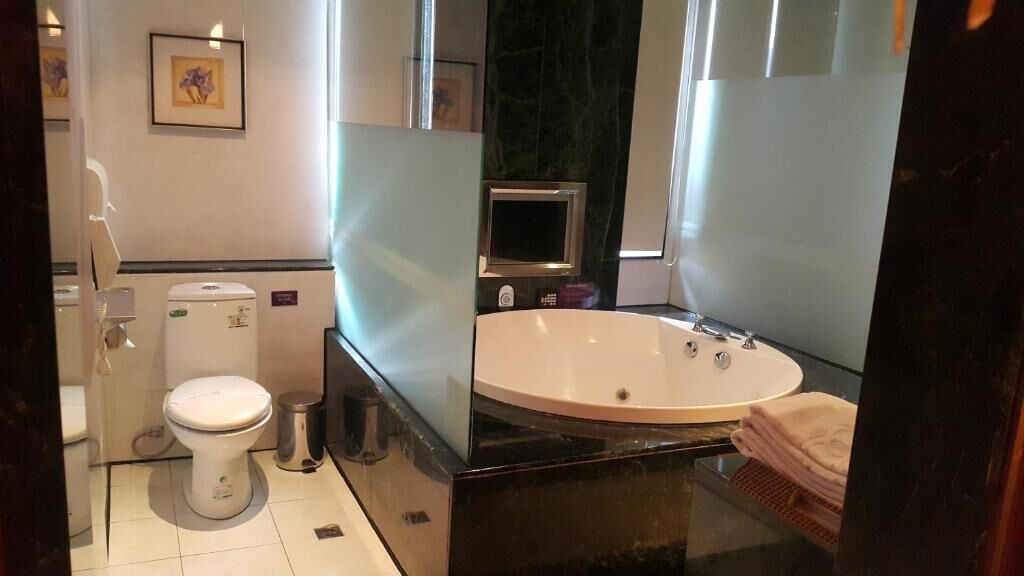 business double room | jetted bathtub