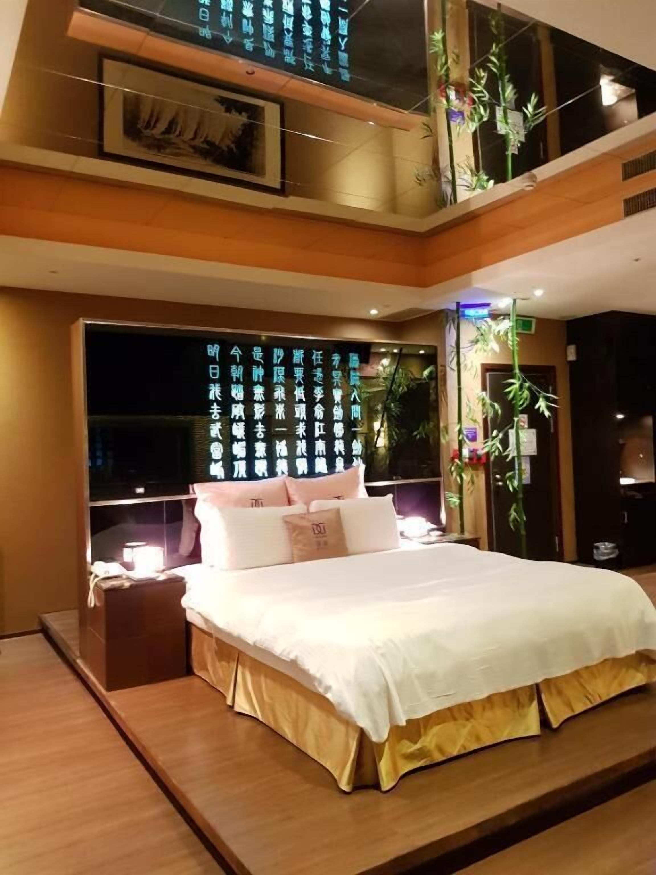 superior double room | minibar, desk, free wifi