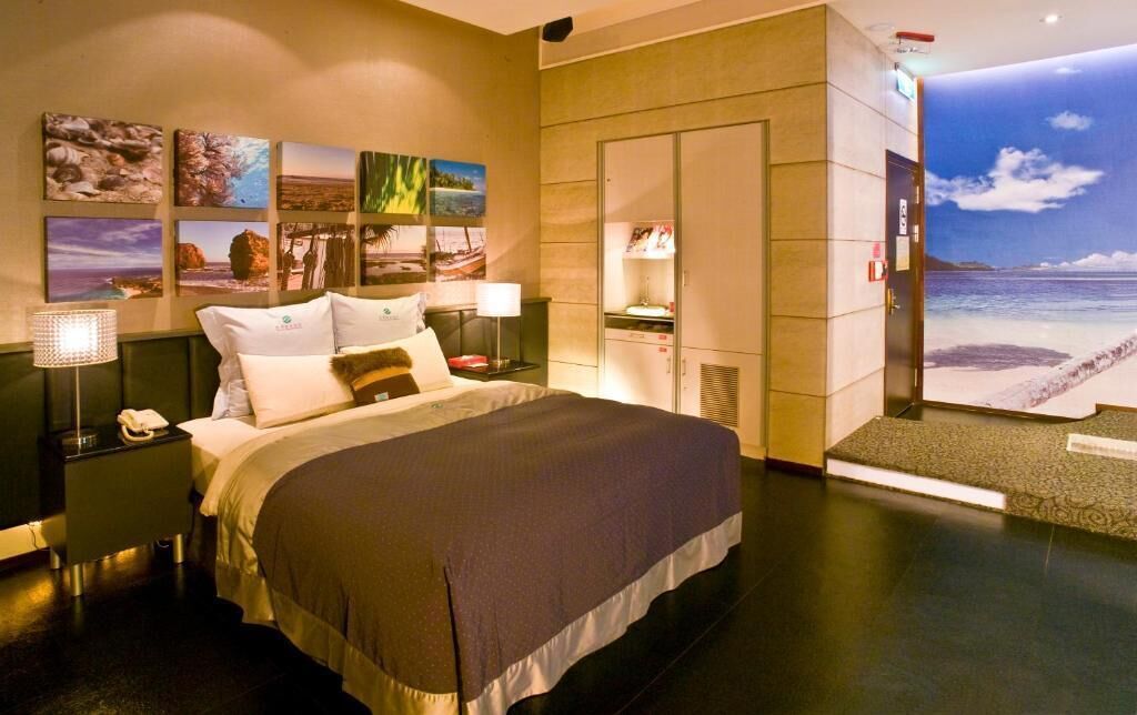 superior double room | minibar, desk, free wifi