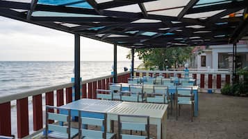 Breakfast, lunch, dinner served; Thai cuisine, beach views