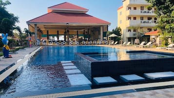 Outdoor pool, an infinity pool, sun loungers