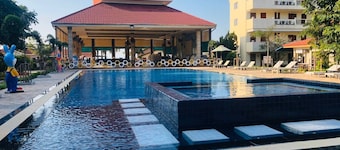 New Travel Beach Resort