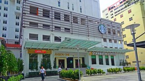 Front of property - Vouk Suites At Mansion One (George Town)