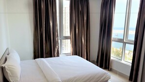 Suite, 3 Bedrooms, Balcony, City View - Vouk Suites At Mansion One (George Town)