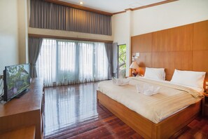 Deluxe Pool View | Bathroom | Free toiletries, hair dryer, towels - Blues River Resort Chanthaburi (Tha Mai)