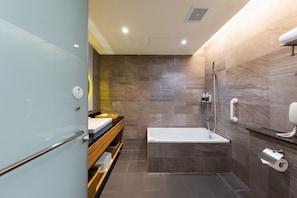 Family Suite | Bathroom - Sun Dialogue Hotel by Cosmos Creation (Chiayi City)