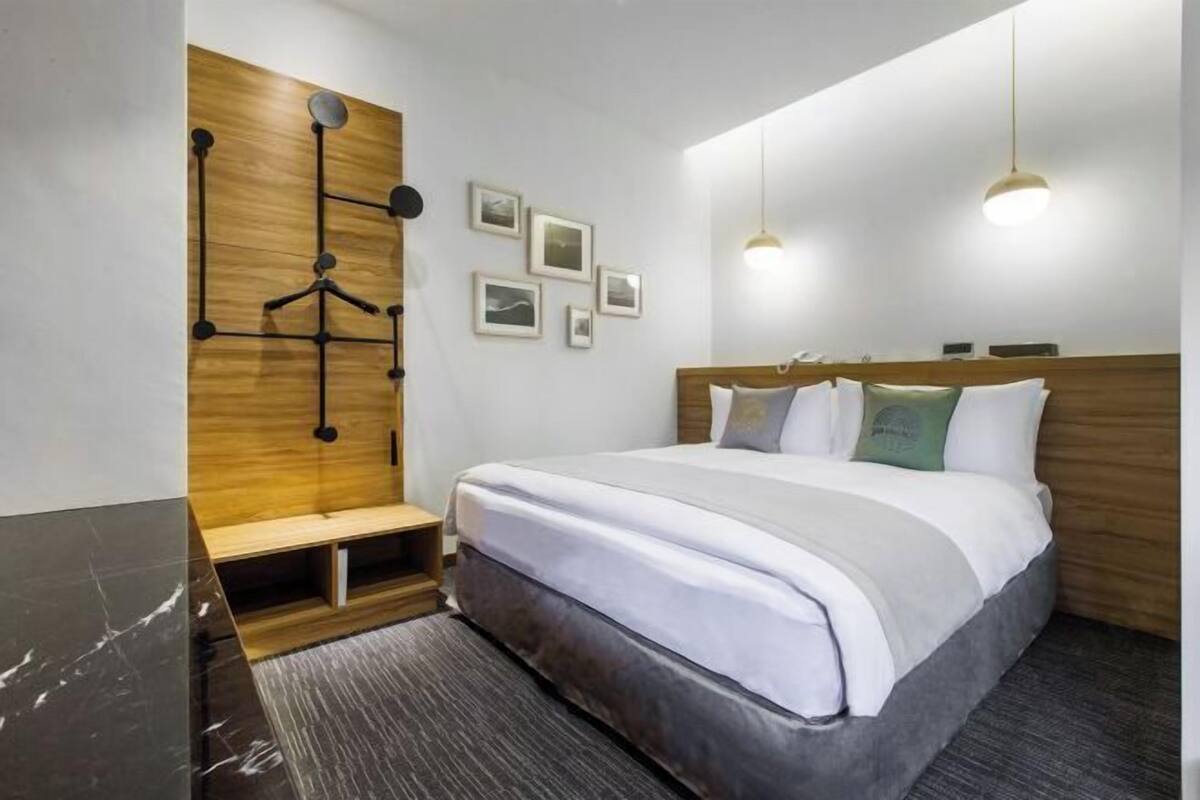 1 bedroom, premium bedding, down comforters, pillowtop beds