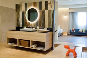 Leisure Premier Room | 1 bedroom, premium bedding, down comforters, pillowtop beds