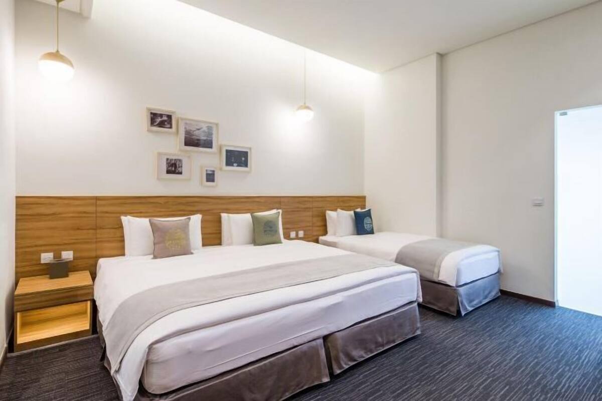 1 bedroom, premium bedding, down comforters, pillowtop beds