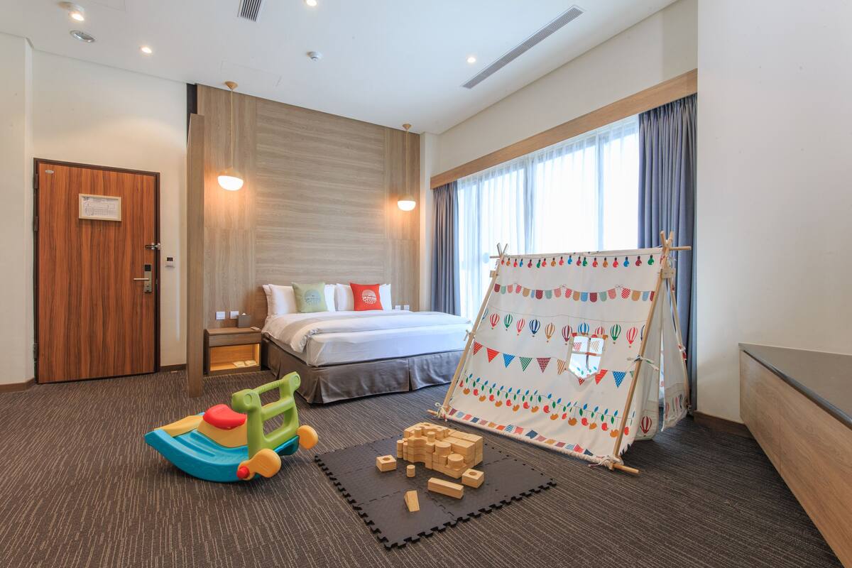 Deluxe Quadruple Room | 1 bedroom, premium bedding, down comforters, pillowtop beds