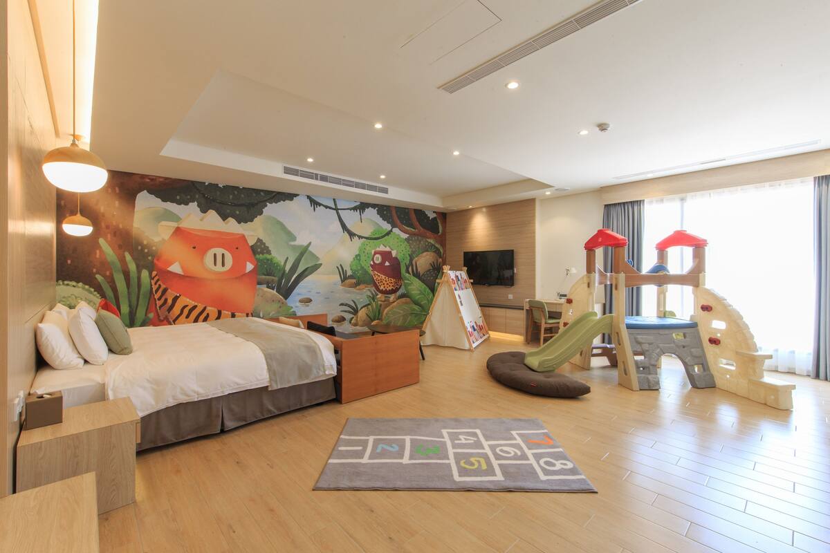 Leisure Deluxe Room | 1 bedroom, premium bedding, down comforters, pillowtop beds