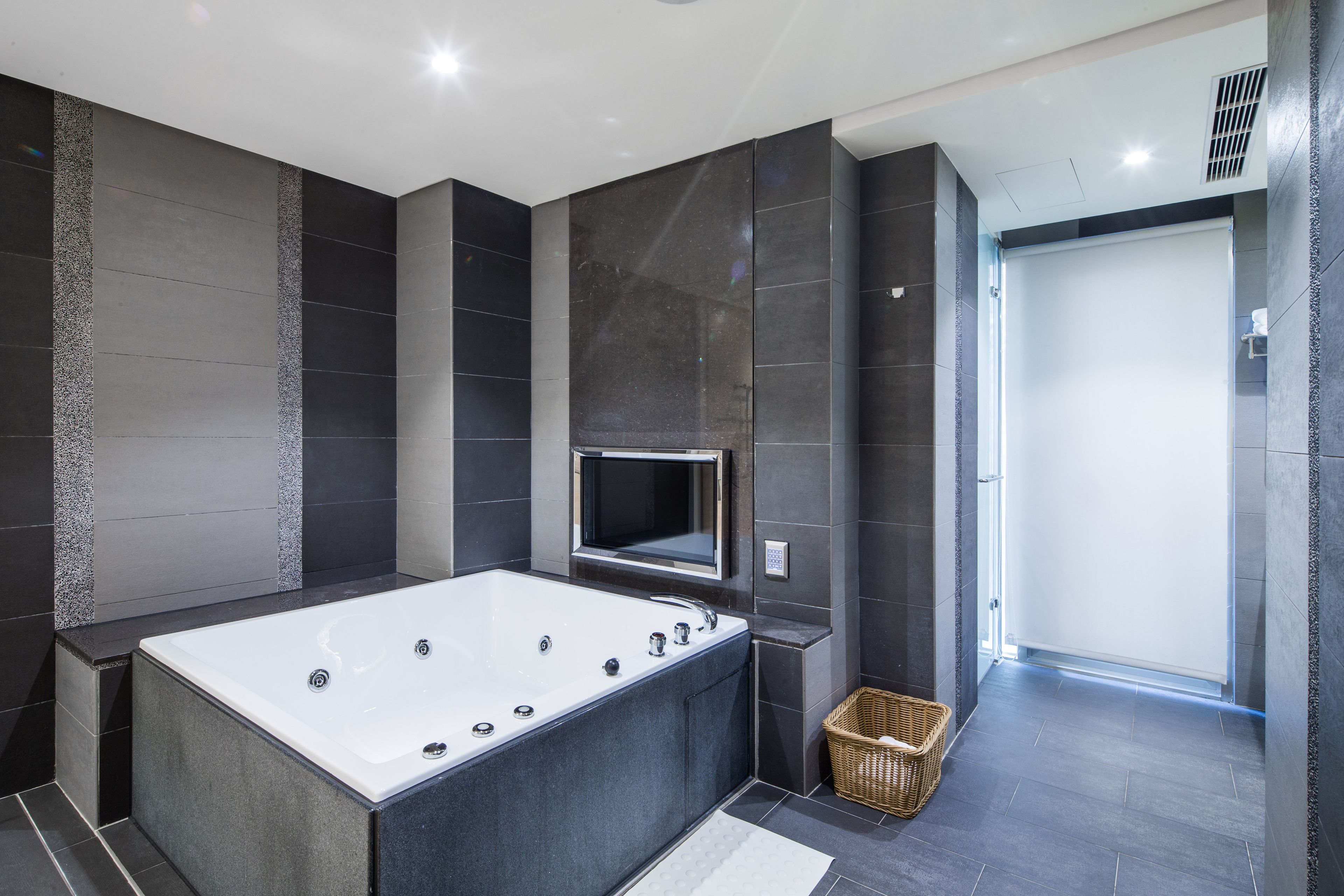 leisure superior room | jetted bathtub
