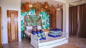 Habitación Premier, 1 cama de matrimonio grande, vistas a la playa (VIP) | Ropa de cama hipoalergénica, escritorio, ropa de cama