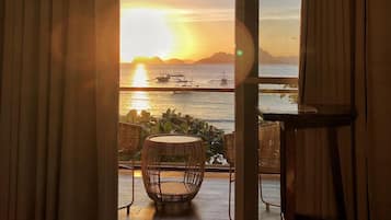 Sunset Suite | 1 bedroom, hypo-allergenic bedding, desk, bed sheets