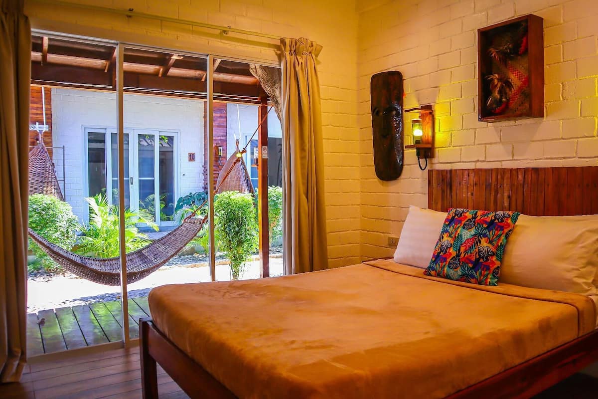 Standard Room | 1 bedroom, hypo-allergenic bedding, desk, bed sheets