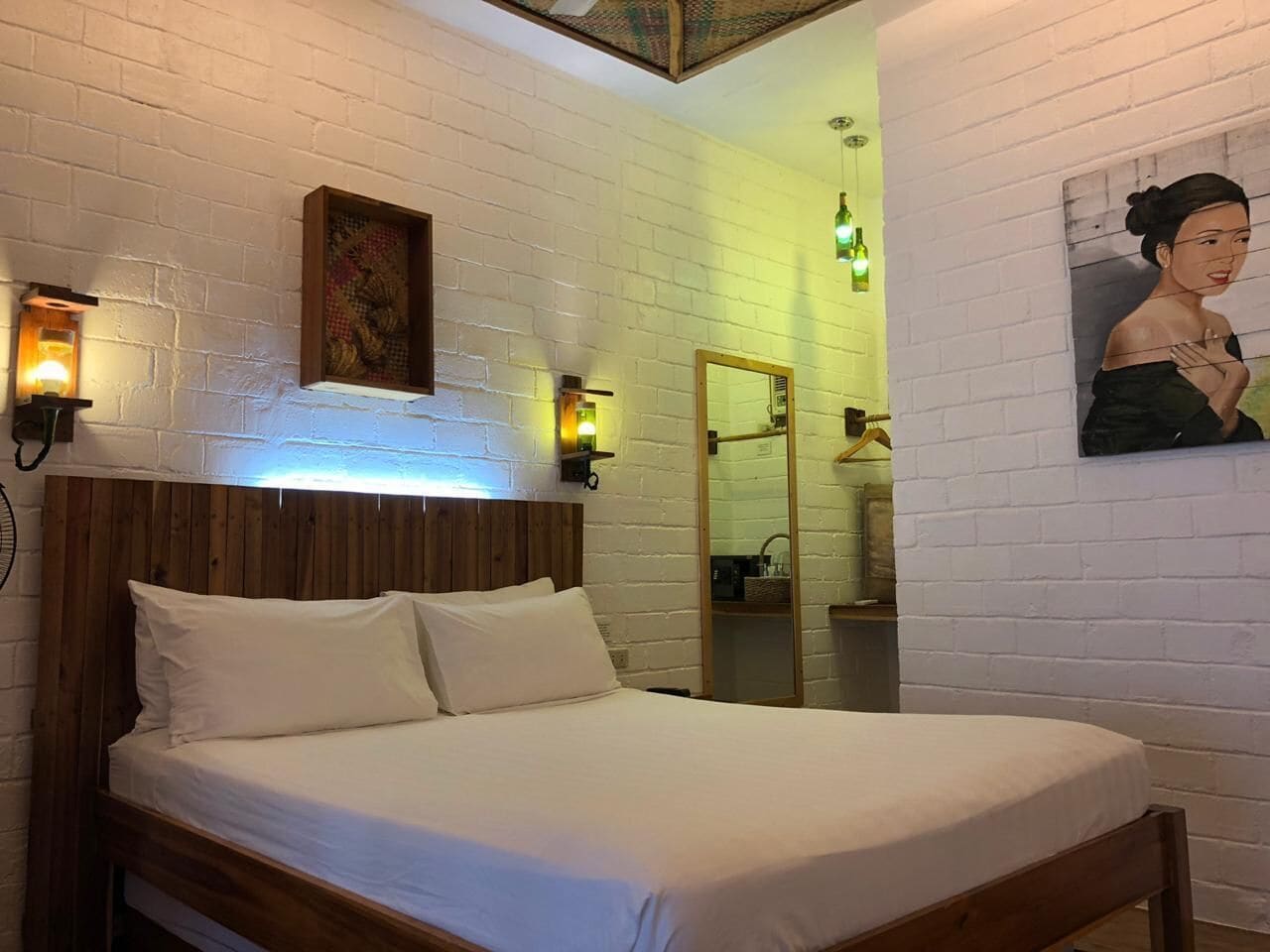 Rom – standard | Allergitestet sengetøy, skrivebord og sengetøy