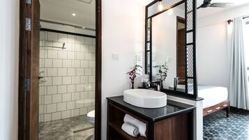 Standard Double Room | Bathroom | Free toiletries, hair dryer, slippers, towels